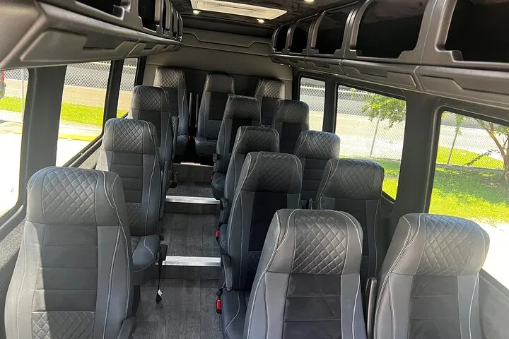 11 Passenger Executive Van: New Orleans Airport or Hotel Transfer