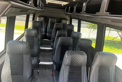 11 Passenger Executive Van: New Orleans Airport or Hotel Transfer