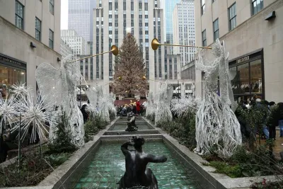 5th Ave Holiday Lights Walking Tour with Rockefeller Tree