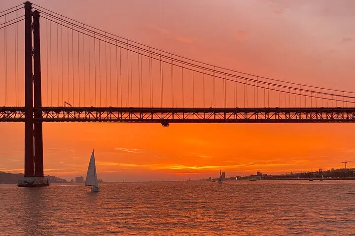 Lisbon: Sunset Tour with Wine on a Catamaran