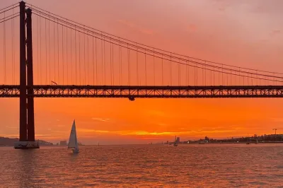 Lisbon: Sunset Tour with Wine on a Catamaran