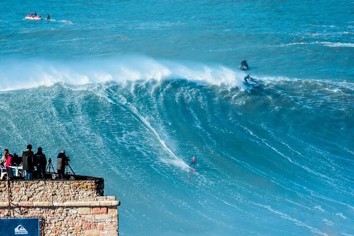 Nazaré and Óbidos Small Group Day Trip by Van with Hotel Pick up