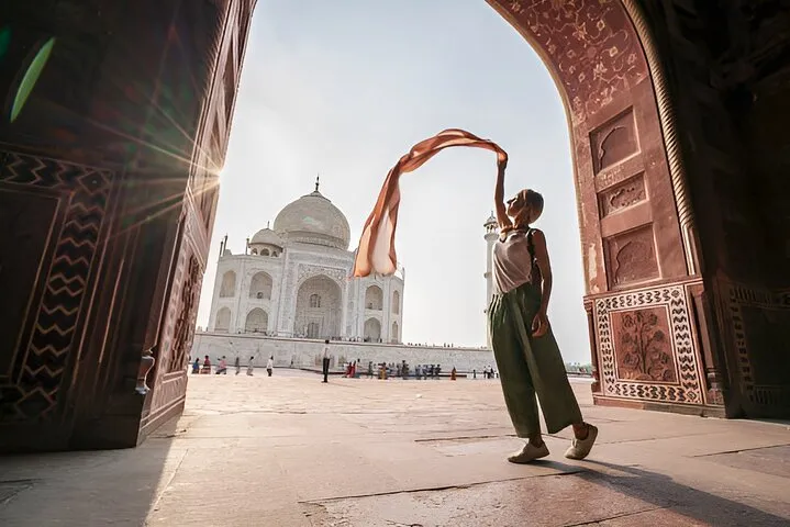 5-Day Golden Triangle Delhi Agra Jaipur Tour with Leopard Safari
