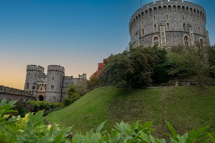 Stonehenge & Windsor Castle Private Luxury Tour from London