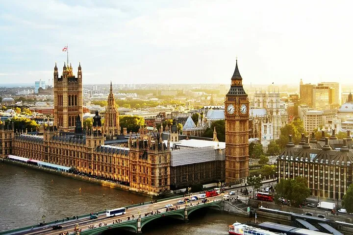 Walking Tour in London with Guide + Ebook