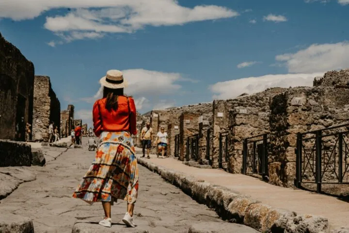Pompeii: Fast train from Rome and guided tour of the buried city