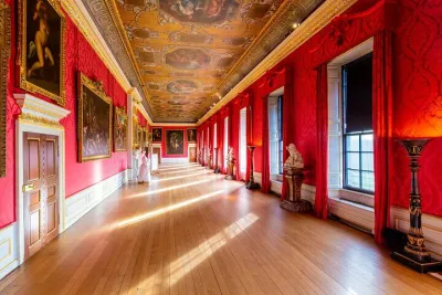 Guided Kensington Palace Tour, Royal Guard Change & Afternoon Tea