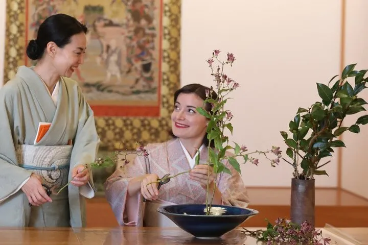Group charter Japanese Traditional Flower Arrangement in Tokyo