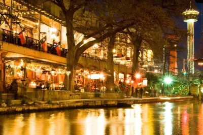 San Antonio Night Riverwalk Tour with Tower of Americas