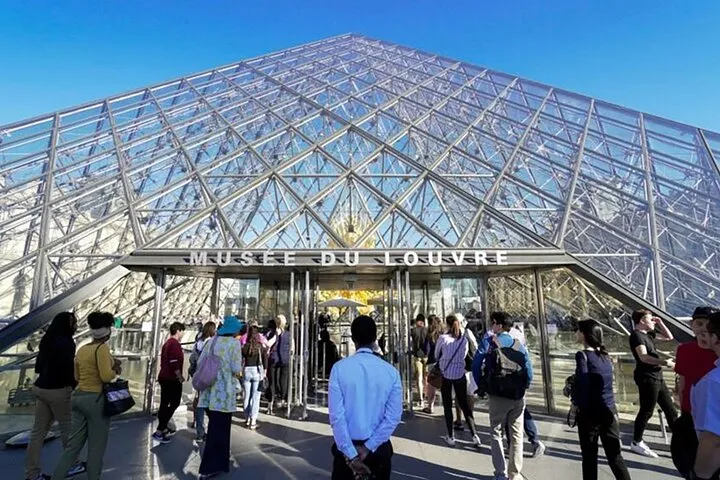 Discover Louvre Secrets with Mona Lisa Pass + Ebook