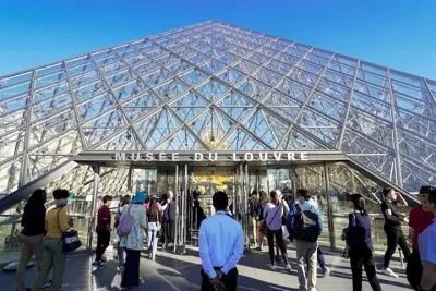 Discover Louvre Secrets with Mona Lisa Pass + Ebook