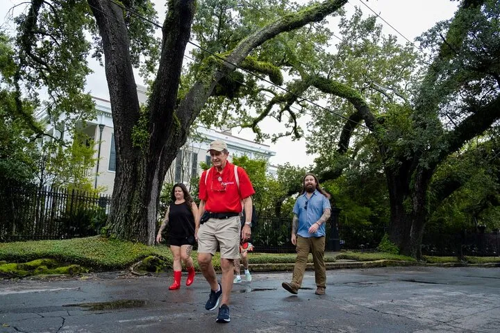 New Orleans Walking Tour: Garden District Stories