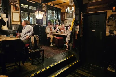 London Historical Pub Tour with Pilgrims and Pirates