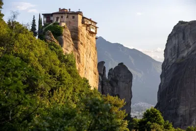 Athens: Meteora Monasteries, Hermit Caves Tour with Pickup