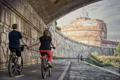 Rome : E-Bike on the Tiber, Family Tour (95% Cycle Path)