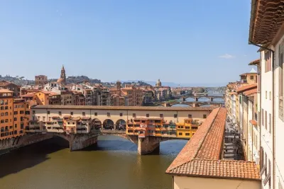 Exclusive Uffizi Gallery and Vasari Corridor Small Group Tour