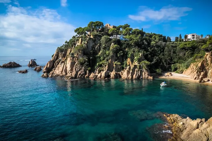 Costa Brava and Medieval Villages with Lunch Private Tour