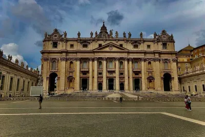 St. Peter's Basilica Tickets with Host
