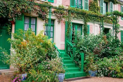 Private Half Day Tour of Giverny Monet's Gardens, (01 - 07 Pax)