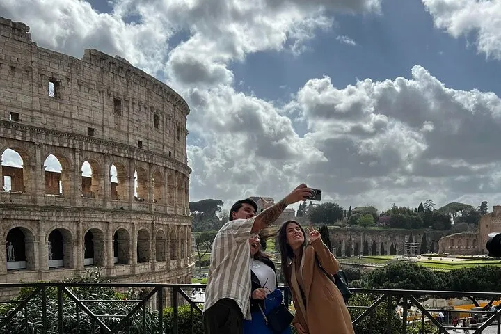 Rome private driver - luxury van service for top attractions