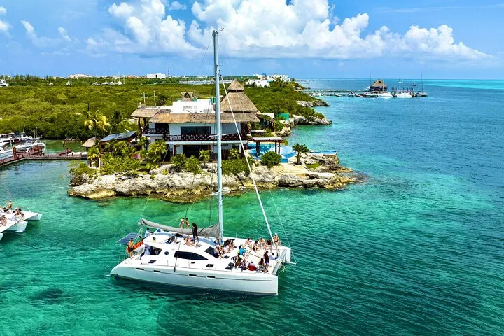 Cancun Catamaran Cruise to Isla Mujeres with Snorkeling & Lunch