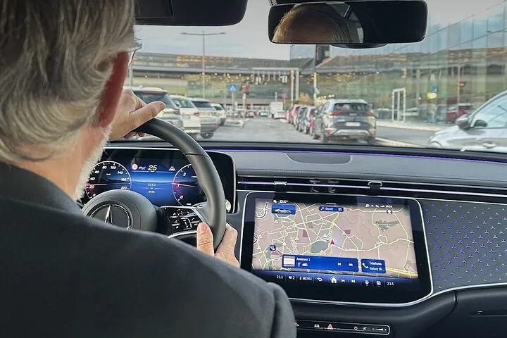 Private Luxury Transfer to the Famous Points of Rome center