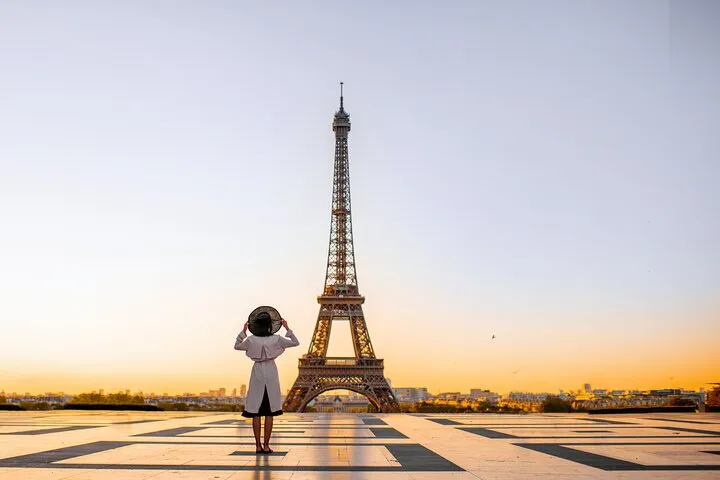 Eiffel Tower Guided Tour by Stairs with Reserved Access