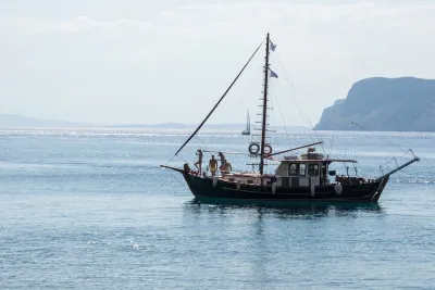 Athens: Private 8-Hour Saronic Gulf Cruise with BBQ