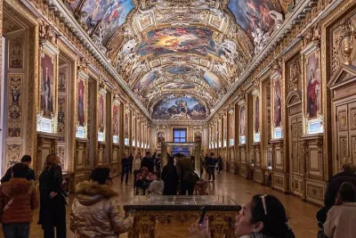 Louvre Highlights & Mona Lisa Guided Tour with Reserved Access