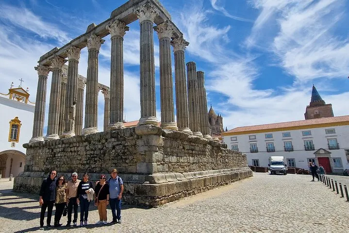 Évora & Monsaraz: Alentejo Traditions Private Tour from Lisbon