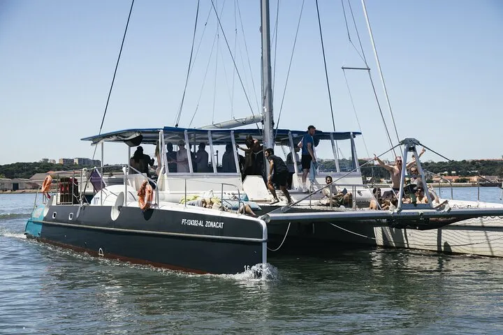 Boat Party in Lisbon with open bar, music and dives