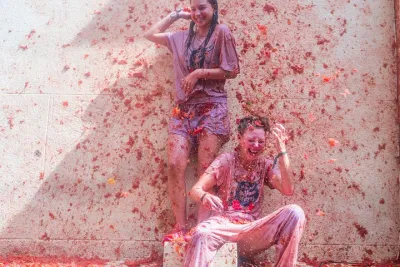 La Tomatina Day Trip from Barcelona with Ticket & Party Access