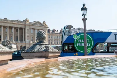 Louvre Museum Guided Tour with 1-Day Hop-On Hop-Off Bus Ticket