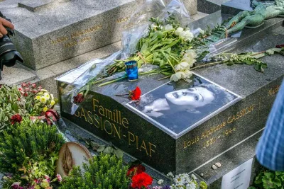 Père-Lachaise Cemetery Paris Tour with Audioguide