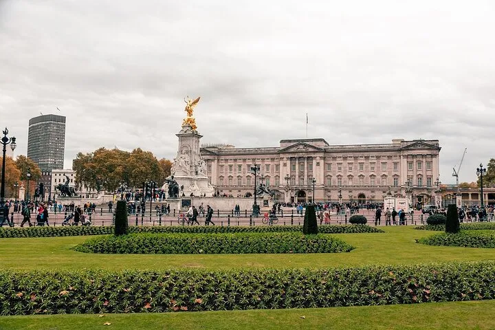 Buckingham Palace and Stonehenge Tour