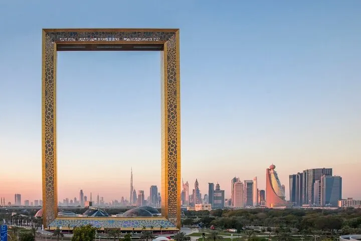 Dubai Frame and Marina Dinner Dhow Cruise with Private Transfers