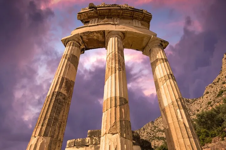 Private Luxury Tour: Delphi & Galaxidi – From Oracle to the Sea
