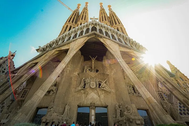 Barcelona La Sagrada Familia Guided Tour with Tickets