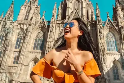 Professional Photoshoot Tour - Barcelona's iconic locations
