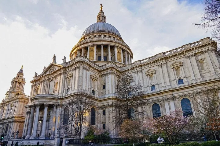 London Blitz Walking Tour: Explore City of London Wartime History