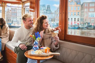 Amsterdam: Romantic Canal Cruise with Optional Bubbles & Bites
