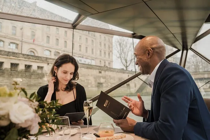 Bateaux Mouches® Valentine's Day Special Dinner Cruise in Paris