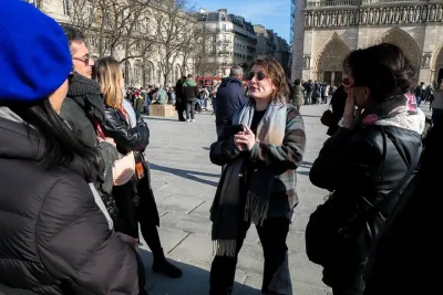 Paris Notre-Dame Cathedral Inside Guided Tour plus Neighborhood
