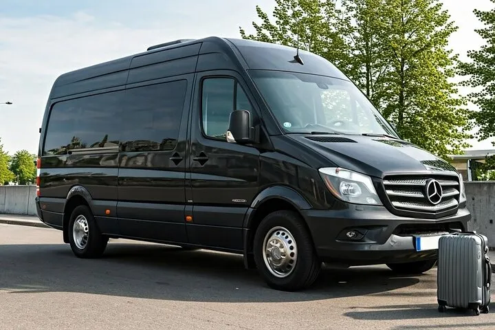 Athens City to Piraeus Port: Private & Comfortable Transfer