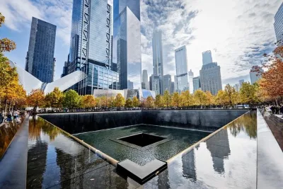 New York: Wall Street Finance & Power, 9/11 memorial & the Bull