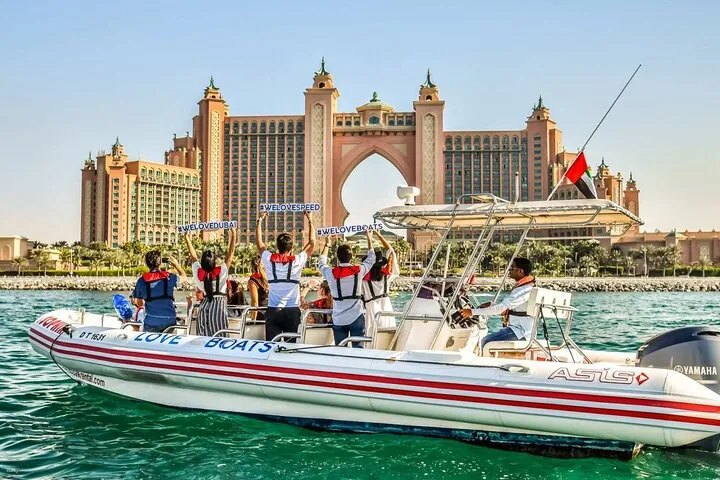 Dubai Love Boat Sightseeing Tour