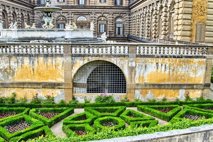 Florence: Palazzo Pitti & Boboli Gardens Private Guided Tour
