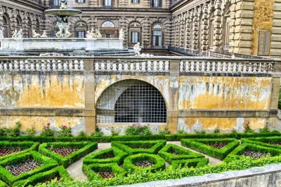 Florence: Palazzo Pitti & Boboli Gardens Private Guided Tour