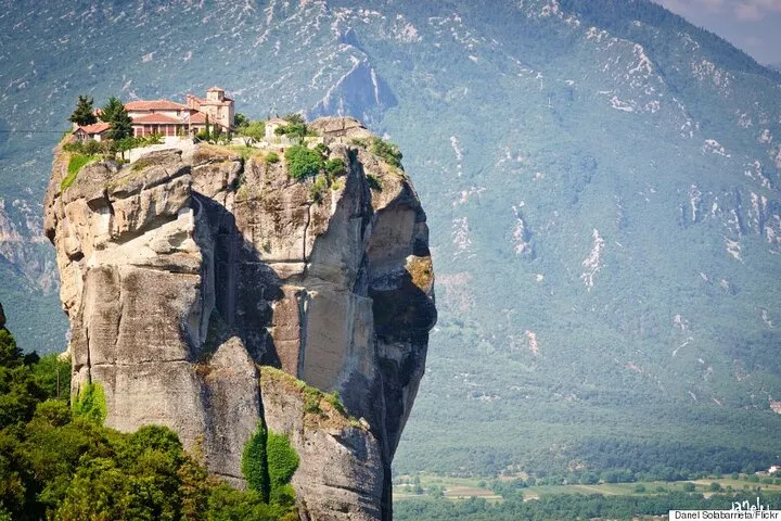 2 days Spanish guided tour in Delphi and Meteora