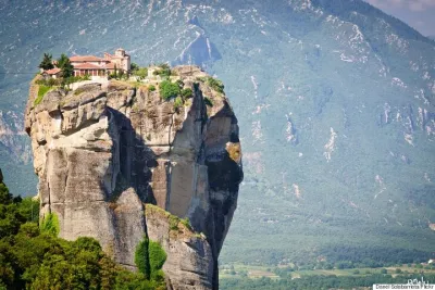 2 days Spanish guided tour in Delphi and Meteora